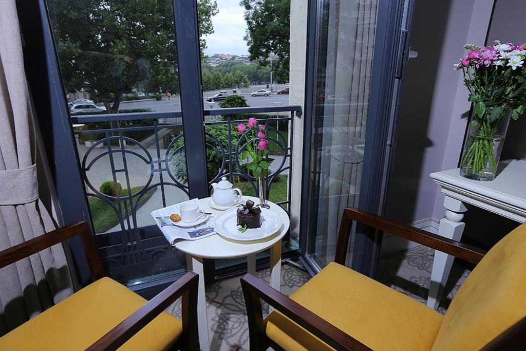 هتل آمباسادوری تفلیس